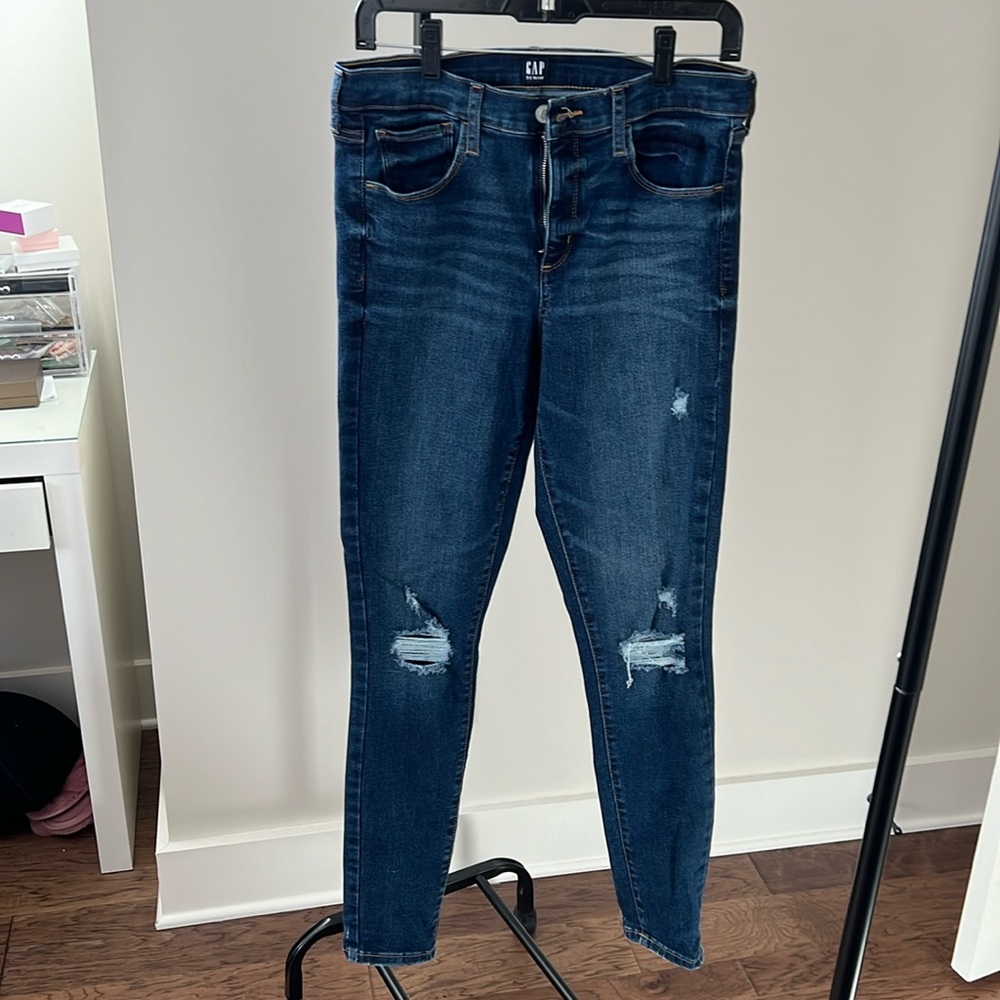 Gap destroyed favorite jean legging
